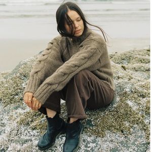 O ma California Finley zip-up sweater